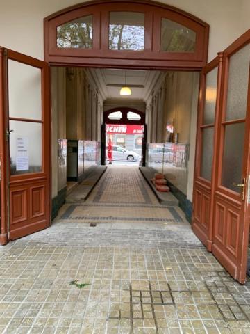 Top Flat - 1 Free Parking Space At The Metro Vienna Esterno foto